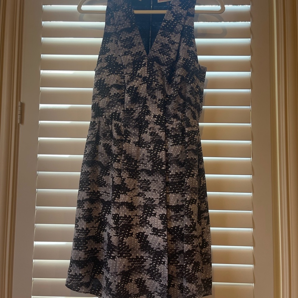 Women's Black and Gray Patterned V-Neck Dress